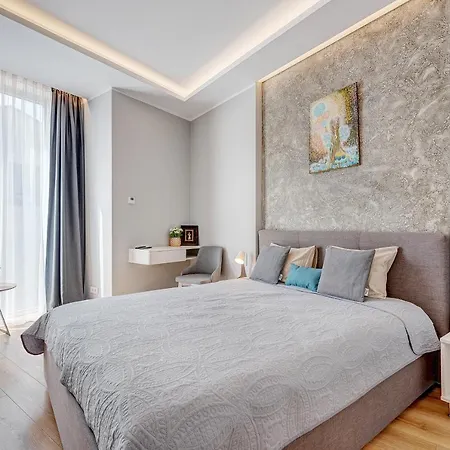 Happy Emporia, Self Chek-in, Parking In The Underground Garage Vilnius