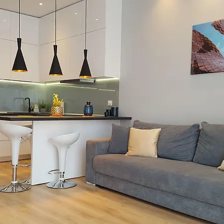 Happy Emporia, Self Chek-in, Parking In The Underground Garage Lägenhet *