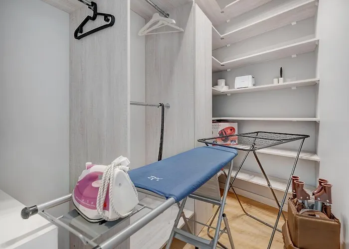 Happy Emporia, Self Chek-in, Parking In The Underground Garage アパート ヴィリニュス