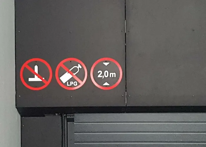 Happy Emporia, Self Chek-in, Parking In The Underground Garage Appartement Vilnius